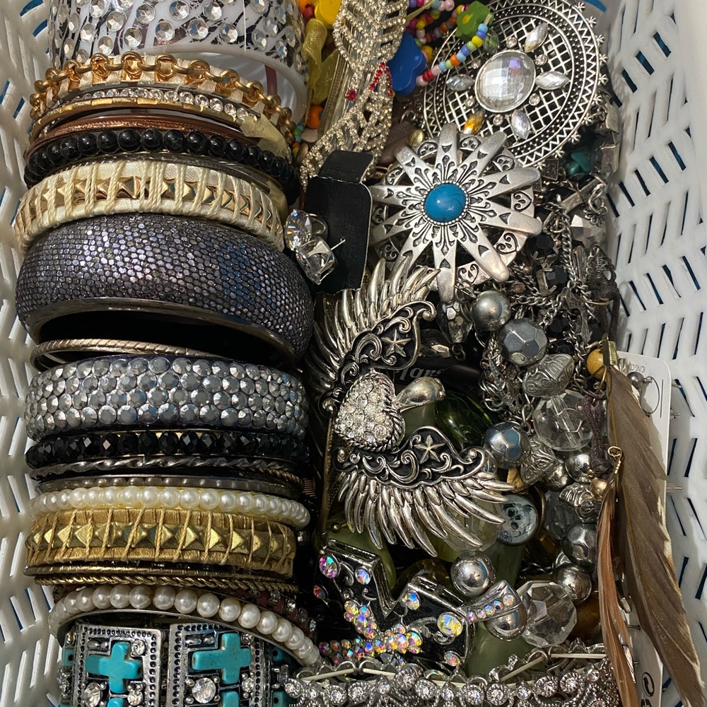 Huge lot of costume jewelry and project pieces!